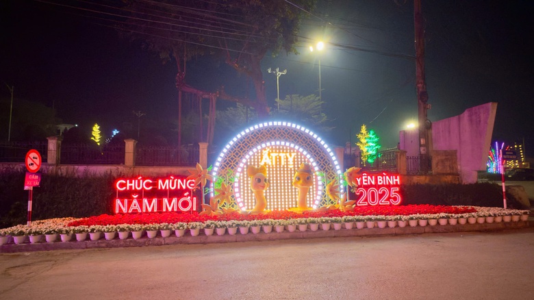 Cặp linh vật "bé Na" ngộ nghĩnh ở Yên Bái thu hút khách tham quan- Ảnh 2. Cặp linh vật "bé Na" ngộ nghĩnh ở Yên Bái thu hút khách tham quan- Ảnh 2.