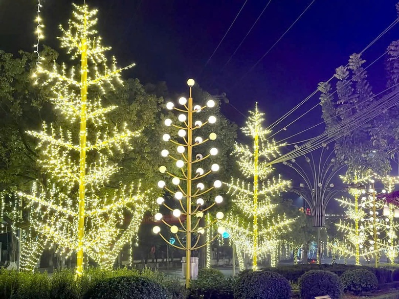 Cặp linh vật "bé Na" ngộ nghĩnh ở Yên Bái thu hút khách tham quan- Ảnh 4. Cặp linh vật "bé Na" ngộ nghĩnh ở Yên Bái thu hút khách tham quan- Ảnh 4.