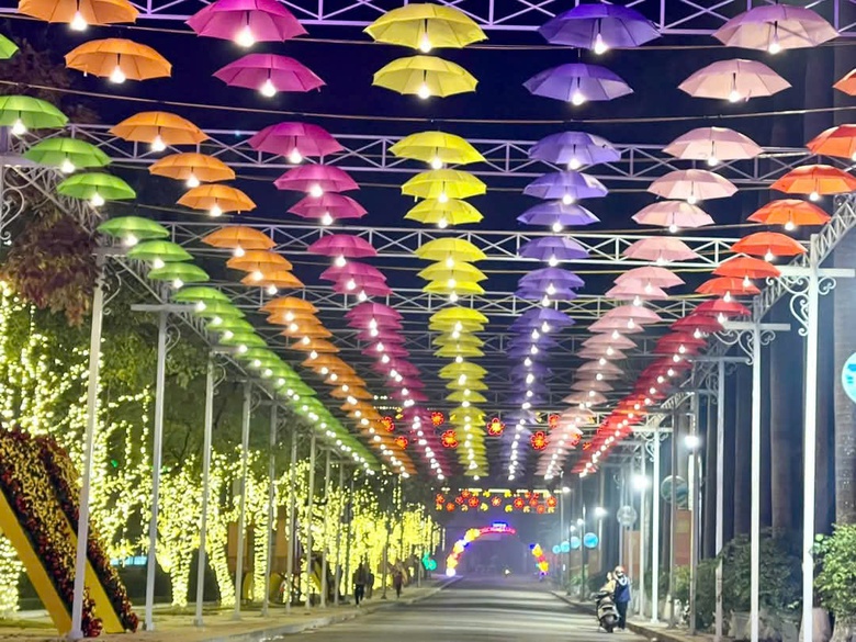 Cặp linh vật "bé Na" ngộ nghĩnh ở Yên Bái thu hút khách tham quan- Ảnh 5. Cặp linh vật "bé Na" ngộ nghĩnh ở Yên Bái thu hút khách tham quan- Ảnh 5.