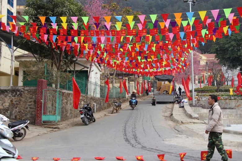 Cặp linh vật "bé Na" ngộ nghĩnh ở Yên Bái thu hút khách tham quan- Ảnh 6. Cặp linh vật "bé Na" ngộ nghĩnh ở Yên Bái thu hút khách tham quan- Ảnh 6.