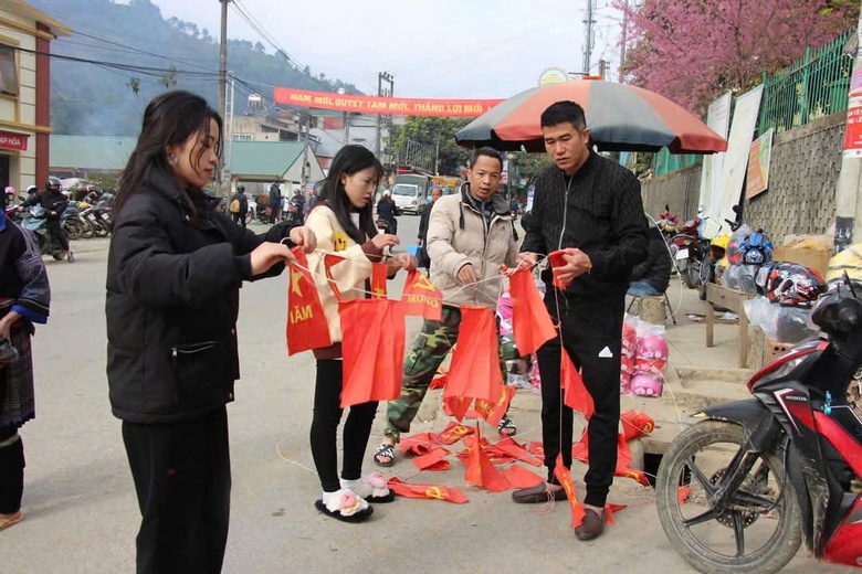 Cặp linh vật "bé Na" ngộ nghĩnh ở Yên Bái thu hút khách tham quan- Ảnh 8. Cặp linh vật "bé Na" ngộ nghĩnh ở Yên Bái thu hút khách tham quan- Ảnh 8.