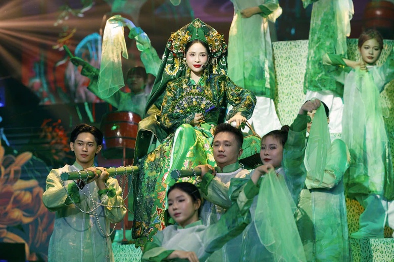 Ca nương Kiều Anh g&acirc;y b&atilde;o mạng x&atilde; hội qua tiết mục mashup "Phong nữ - C&ocirc; Đ&ocirc;i thượng ng&agrave;n"