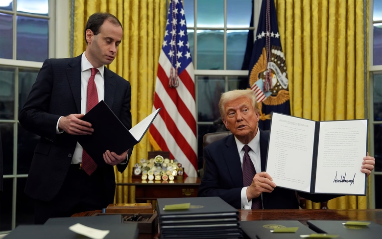 22 bang kiện sắc lệnh của &ocirc;ng Trump, hủy quy định con sinh tại Mỹ mặc định c&oacute; quốc tịch Mỹ