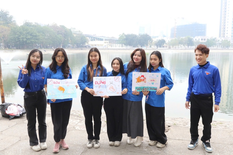 H&agrave; Nội: Lan tỏa th&ocirc;ng điệp "Thả c&aacute;, đừng thả t&uacute;i nilon" ng&agrave;y &ocirc;ng T&aacute;o về trời- Ảnh 10.