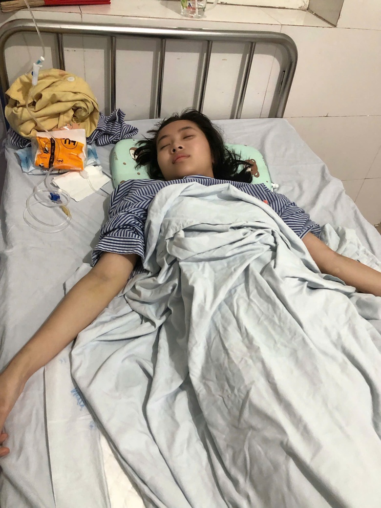 Gặp tai nạn ngày cận Tết, nữ sinh nghèo mất đi đôi chân- Ảnh 1. Gặp tai nạn ngày cận Tết, nữ sinh nghèo mất đi đôi chân- Ảnh 1.
