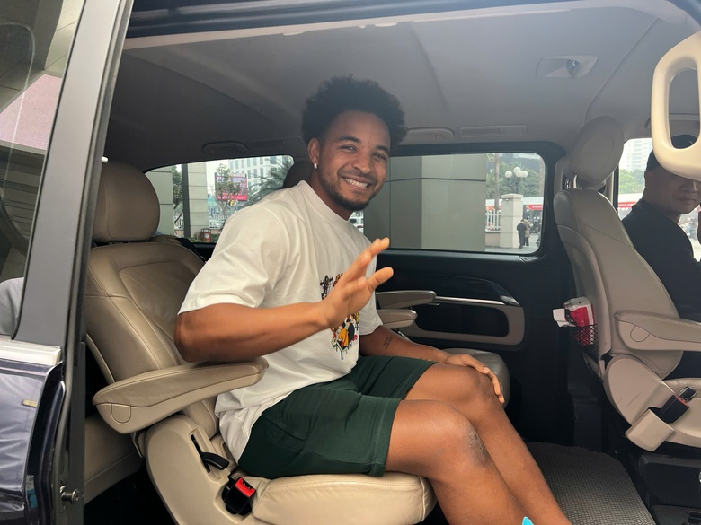 Xu&acirc;n Son h&agrave;o hứng trở về nh&agrave; đ&oacute;n c&aacute;i Tết cực đặc biệt- Ảnh 1.