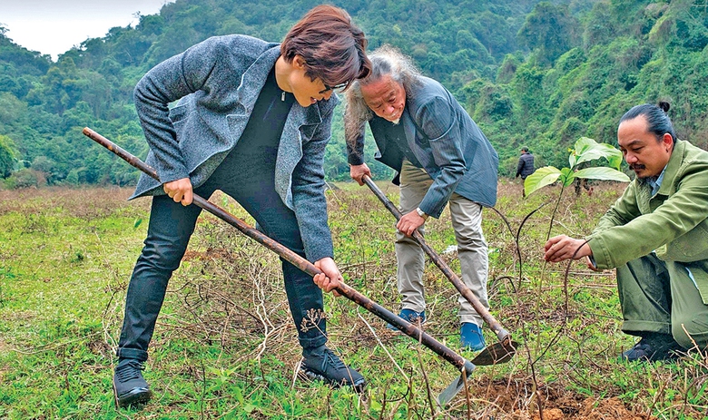 Khi hoa hậu, ca sĩ bỏ tiền t&uacute;i trồng rừng, dọn r&aacute;c- Ảnh 4.