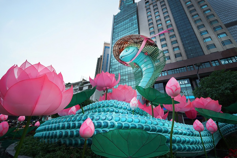 TP.HCM: V&igrave; sao đường hoa Nguyễn Huệ tạm đ&oacute;ng cửa?- Ảnh 12.