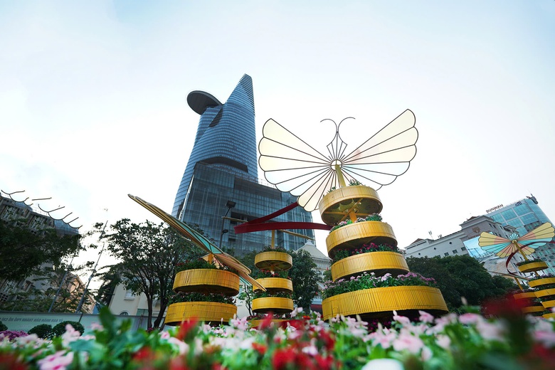 TP.HCM: V&igrave; sao đường hoa Nguyễn Huệ tạm đ&oacute;ng cửa?- Ảnh 9.