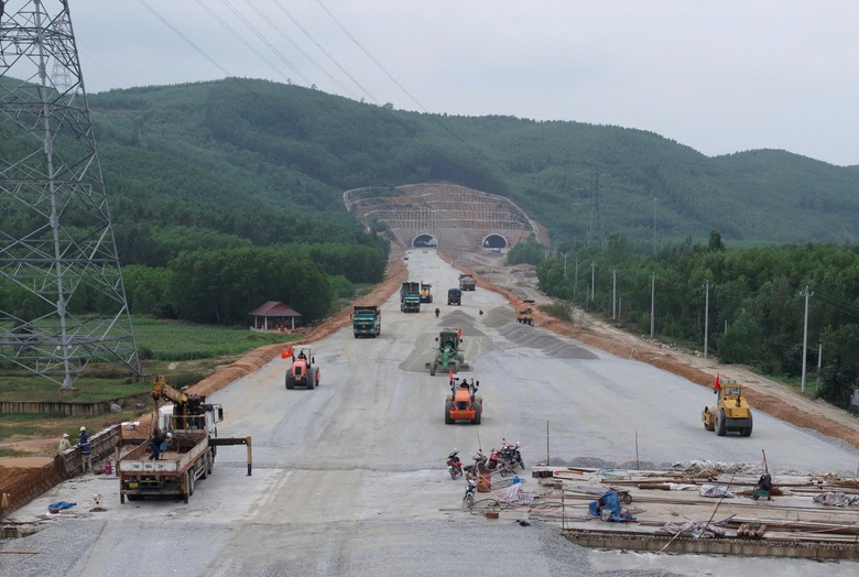 Duy tr&igrave; tốt hệ thống bảo đảm an to&agrave;n tại dự &aacute;n giao th&ocirc;ng dịp tết Nguy&ecirc;n đ&aacute;n- Ảnh 1.