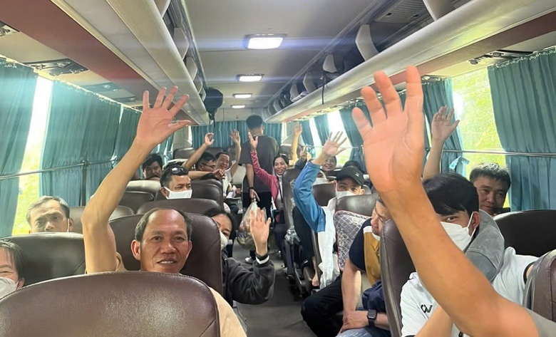 Nh&agrave; thầu giao th&ocirc;ng v&agrave; chuyến xe ấm t&igrave;nh người ng&agrave;y Tết- Ảnh 2.