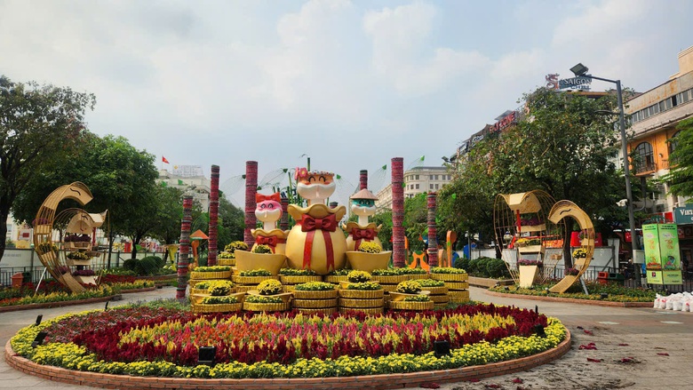 TP.HCM: V&igrave; sao đường hoa Nguyễn Huệ tạm đ&oacute;ng cửa?- Ảnh 3.