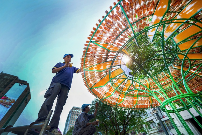 TP.HCM: V&igrave; sao đường hoa Nguyễn Huệ tạm đ&oacute;ng cửa?- Ảnh 10.