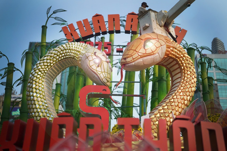 TP.HCM: V&igrave; sao đường hoa Nguyễn Huệ tạm đ&oacute;ng cửa?- Ảnh 4.