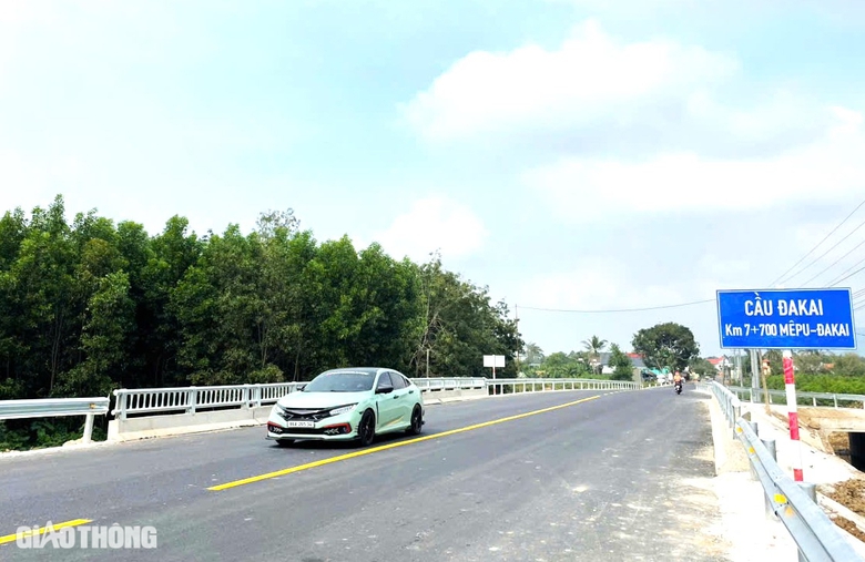 Thông xe đường nối Bình Thuận - Đồng Nai, vượt tiến độ 10 tháng- Ảnh 2. Thông xe đường nối Bình Thuận - Đồng Nai, vượt tiến độ 10 tháng- Ảnh 2.