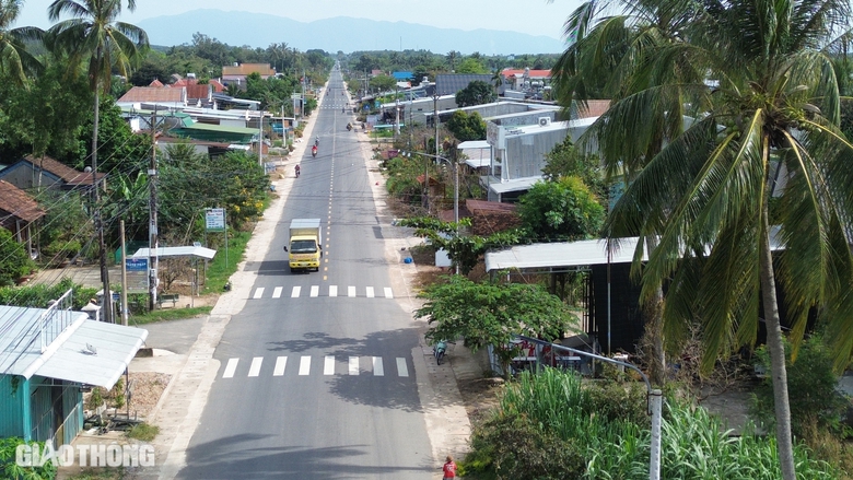 Thông xe đường nối Bình Thuận - Đồng Nai, vượt tiến độ 10 tháng- Ảnh 1. Thông xe đường nối Bình Thuận - Đồng Nai, vượt tiến độ 10 tháng- Ảnh 1.