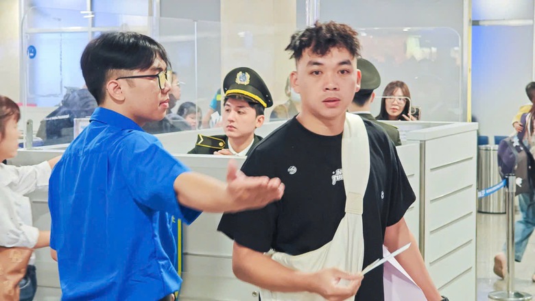 S&acirc;n bay T&acirc;n Sơn Nhất: Huy động thanh ni&ecirc;n hỗ trợ h&agrave;nh kh&aacute;ch ng&agrave;y 27 Tết- Ảnh 7.