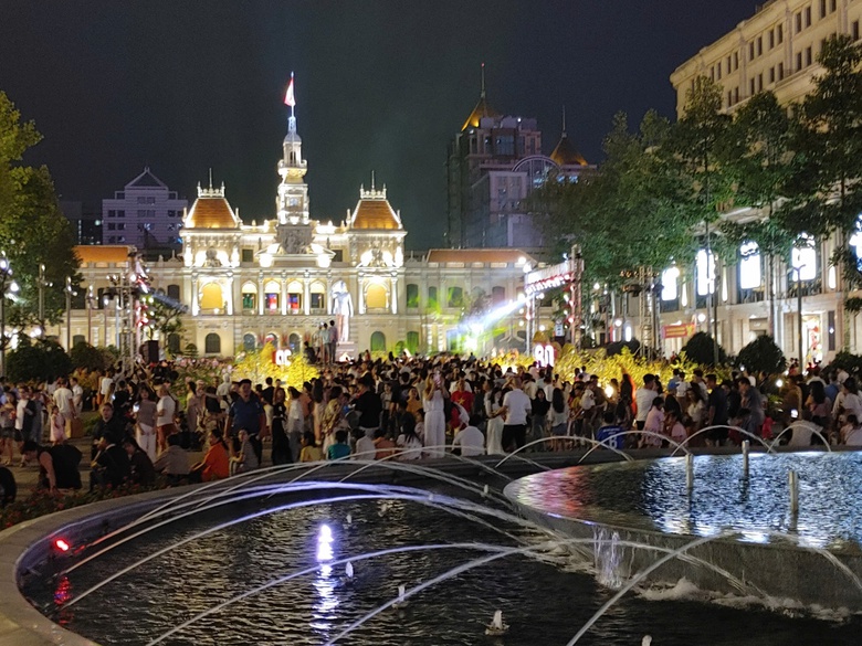 Đường hoa Nguyễn Huệ g&acirc;y ấn tượng với linh vật Rắn c&ocirc;ng phu, đặc sắc- Ảnh 10.