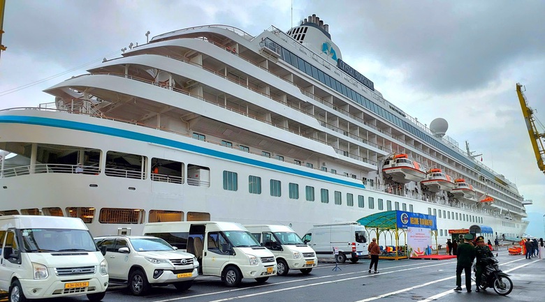 Du kh&aacute;ch Mỹ th&iacute;ch th&uacute; nhận n&oacute;n l&aacute; khi x&ocirc;ng đất Đ&agrave; Nẵng- Ảnh 2.