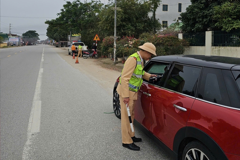Nghệ An: Xuyên Tết đảm bảo trật tự an toàn giao thông trên các tuyến đường- Ảnh 1. Nghệ An: Xuyên Tết đảm bảo trật tự an toàn giao thông trên các tuyến đường- Ảnh 1.