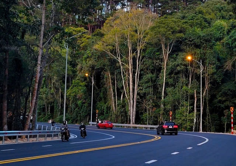 Từ 4/1, phương tiện được lưu th&ocirc;ng hai chiều tr&ecirc;n đ&egrave;o Prenn- Ảnh 1.