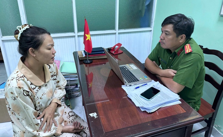 Khởi tố, bắt tạm giam người phụ nữ đánh gãy mũi nhân viên gác tàu- Ảnh 1. Khởi tố, bắt tạm giam người phụ nữ đánh gãy mũi nhân viên gác tàu- Ảnh 1.