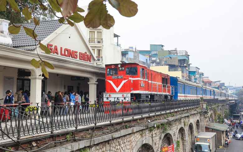 Đi t&agrave;u hỏa đến Thủ đ&ocirc; du xu&acirc;n trong một ng&agrave;y thế n&agrave;o?