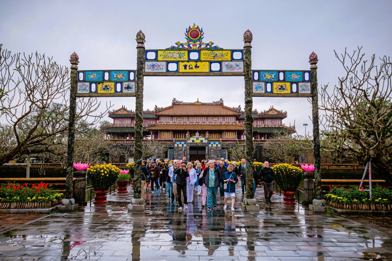 Hoàng cung Huế nhộn nhịp khách tham quan ngày mùng 2 tết Ất Tỵ- Ảnh 10. Hoàng cung Huế nhộn nhịp khách tham quan ngày mùng 2 tết Ất Tỵ- Ảnh 10.