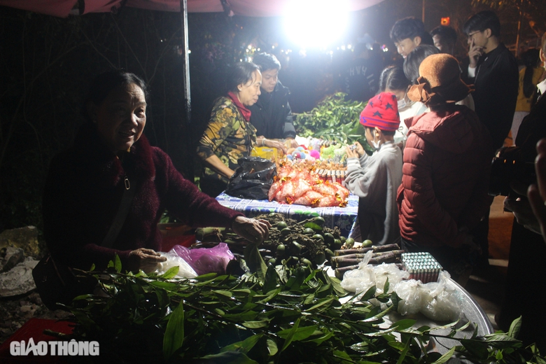 Độc đ&aacute;o phi&ecirc;n chợ mỗi năm họp một lần l&uacute;c nửa đ&ecirc;m ở Quảng Trị- Ảnh 4.