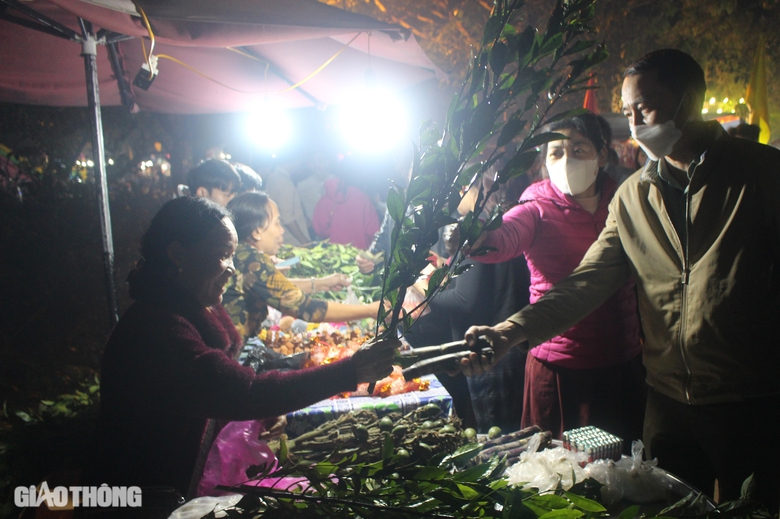 Độc đ&aacute;o phi&ecirc;n chợ mỗi năm họp một lần l&uacute;c nửa đ&ecirc;m ở Quảng Trị- Ảnh 9.