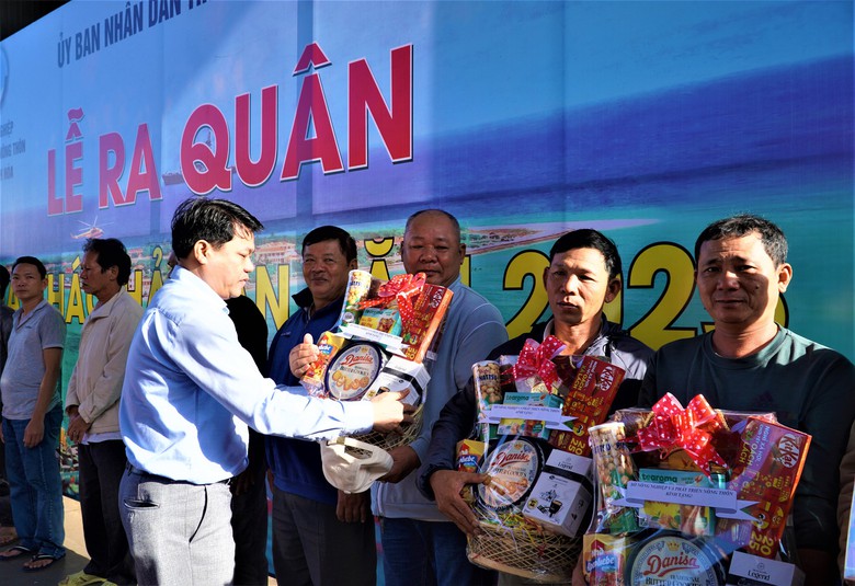 Hơn 100 t&agrave;u c&aacute; Kh&aacute;nh H&ograve;a vươn khơi, b&aacute;m biển xuy&ecirc;n Tết- Ảnh 4.