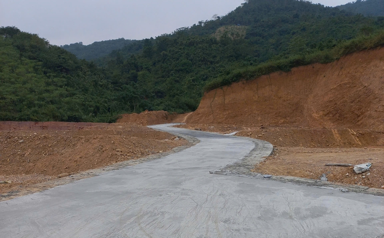 Người d&acirc;n v&ugrave;ng lũ qu&eacute;t kinh ho&agrave;ng xứ Nghệ nhận đất t&aacute;i định cư ngay đầu xu&acirc;n mới- Ảnh 1.