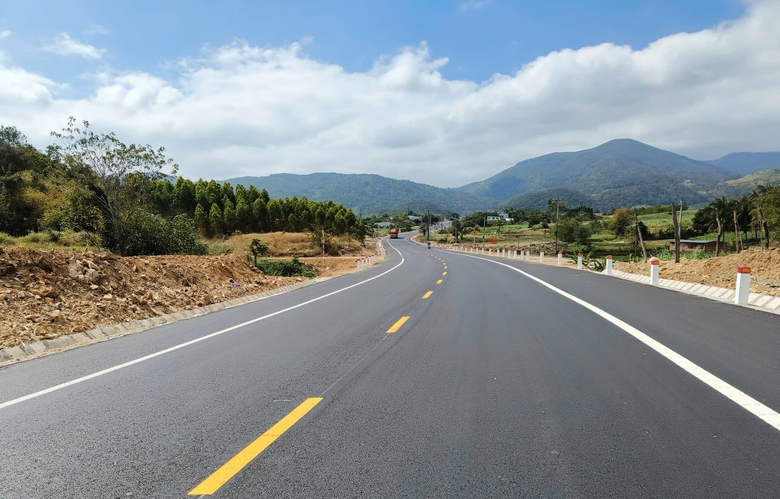Ngắm QL19 kết nối tỉnh Gia Lai và Bình Định vừa hoàn thành- Ảnh 5. Ngắm QL19 kết nối tỉnh Gia Lai và Bình Định vừa hoàn thành- Ảnh 5.