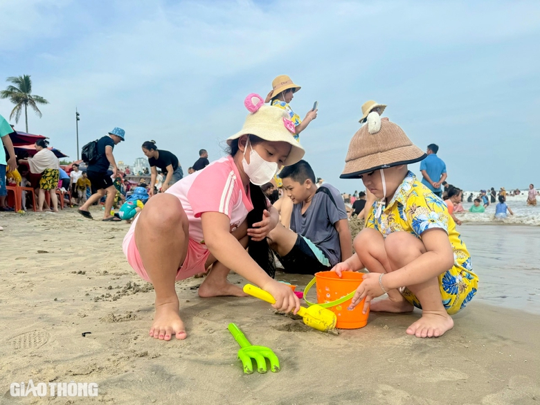 Phố biển Vũng T&agrave;u đ&ocirc;ng nghẹt du kh&aacute;ch ng&agrave;y m&ugrave;ng 3 Tết- Ảnh 4.