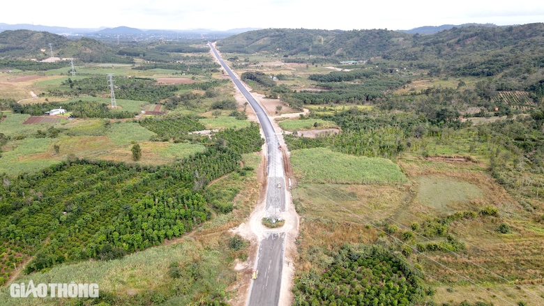 Chốt phương &aacute;n di dời trụ điện "mọc" giữa dự &aacute;n đường 1.800 tỷ ở Đắk Lắk- Ảnh 3.