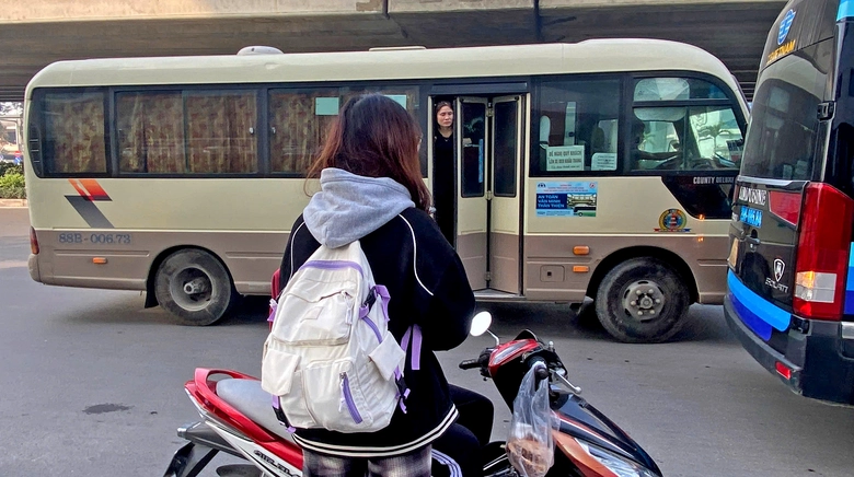 H&agrave; Nội: Ngăn xe d&ugrave;, bến c&oacute;c lộng h&agrave;nh cuối năm- Ảnh 2.