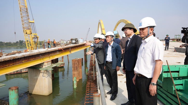 Chốt thời gian th&ocirc;ng tuyến cầu v&ograve;m th&eacute;p khủng ở Huế v&agrave;o cuối th&aacute;ng 3- Ảnh 3.
