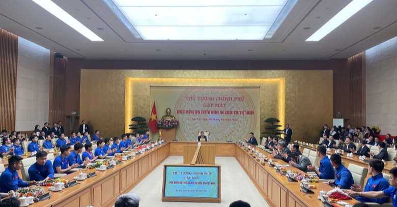 Đội tuyển Việt Nam mang vinh quang về nước, triệu tr&aacute;i tim đ&oacute;n chờ- Ảnh 3.