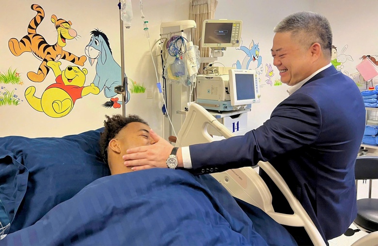 Vừa phẫu thuật xong, tiền đạo Nguyễn Xuân Son đã làm ngay điều này- Ảnh 1. Vừa phẫu thuật xong, tiền đạo Nguyễn Xuân Son đã làm ngay điều này- Ảnh 1.