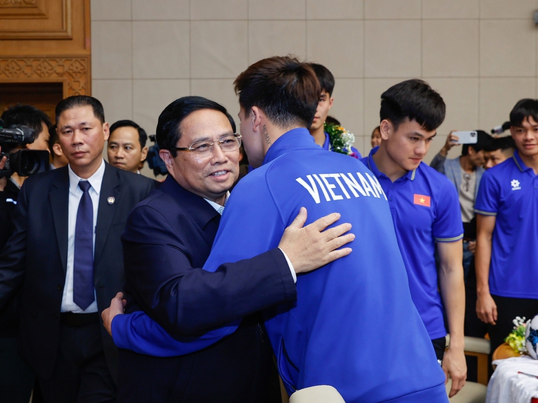 Thủ tướng: B&oacute;ng đ&aacute; Việt Nam đặt mục ti&ecirc;u v&ocirc; địch ch&acirc;u &Aacute;, tham dự World Cup- Ảnh 7.