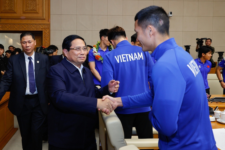 Thủ tướng: B&oacute;ng đ&aacute; Việt Nam đặt mục ti&ecirc;u v&ocirc; địch ch&acirc;u &Aacute;, tham dự World Cup- Ảnh 6.