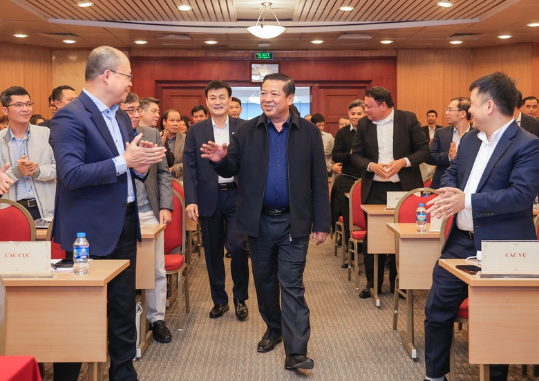 Bộ trưởng GTVT: Thiếu nh&acirc;n lực nhưng Đăng kiểm vẫn ho&agrave;n th&agrave;nh khối lượng c&ocirc;ng việc lớn- Ảnh 2.