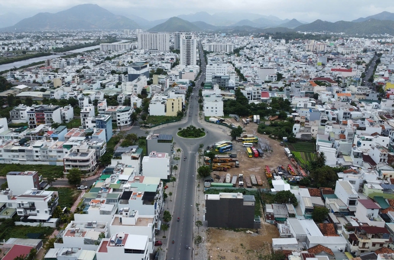 Nha Trang r&agrave; so&aacute;t biển b&aacute;o giao th&ocirc;ng sau khi th&aacute;o dỡ 2 biển b&aacute;o lạ- Ảnh 3.