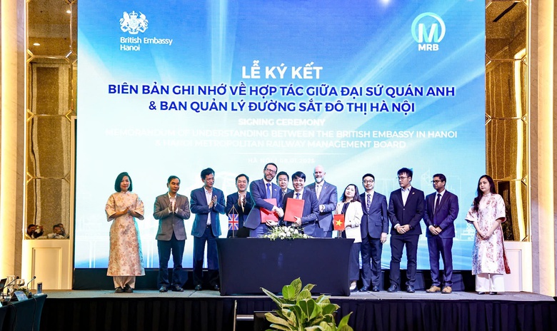 Vương quốc Anh hỗ trợ Hà Nội phát triển giao thông công cộng- Ảnh 1. Vương quốc Anh hỗ trợ Hà Nội phát triển giao thông công cộng- Ảnh 1.