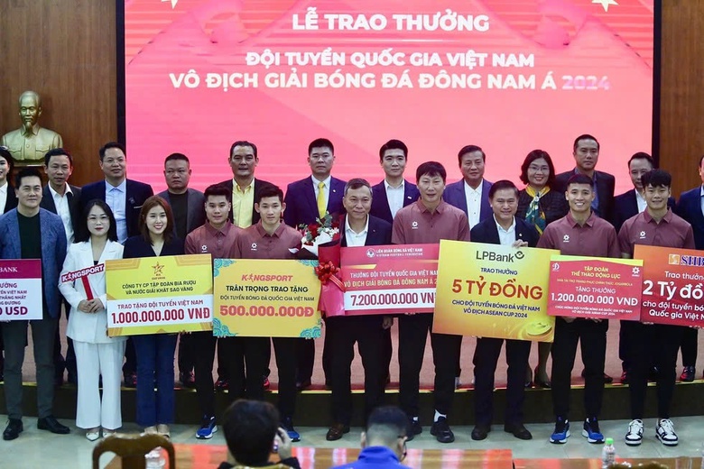 Cho&aacute;ng với tiền thưởng của tuyển Việt Nam sau chức v&ocirc; địch AFF Cup 2024- Ảnh 1.