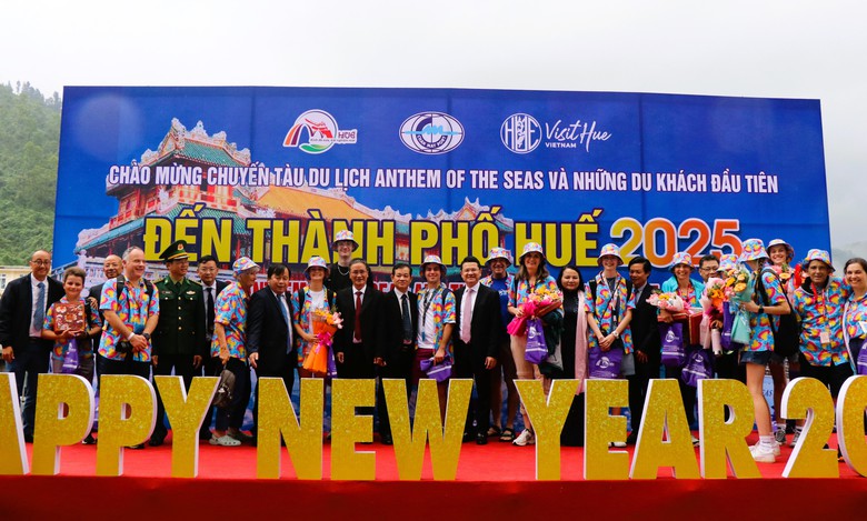 Cảng Ch&acirc;n M&acirc;y đ&oacute;n chuyến t&agrave;u du lịch đầu ti&ecirc;n năm 2025- Ảnh 1.