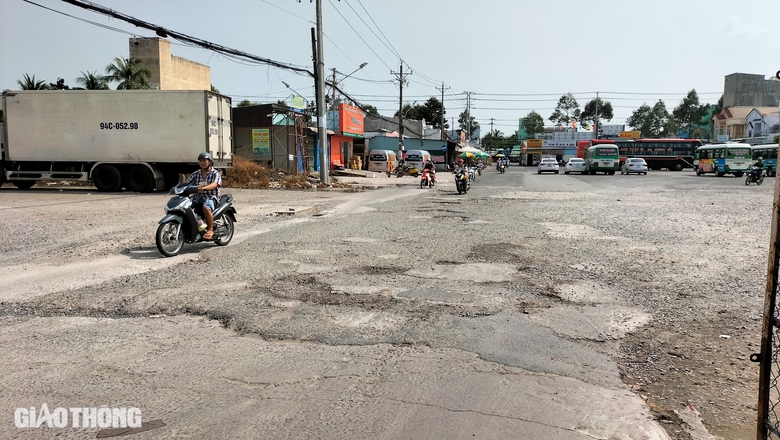 Sớm sửa chữa đường d&acirc;n sinh đi v&agrave;o bến xe Bạc Li&ecirc;u- Ảnh 1.