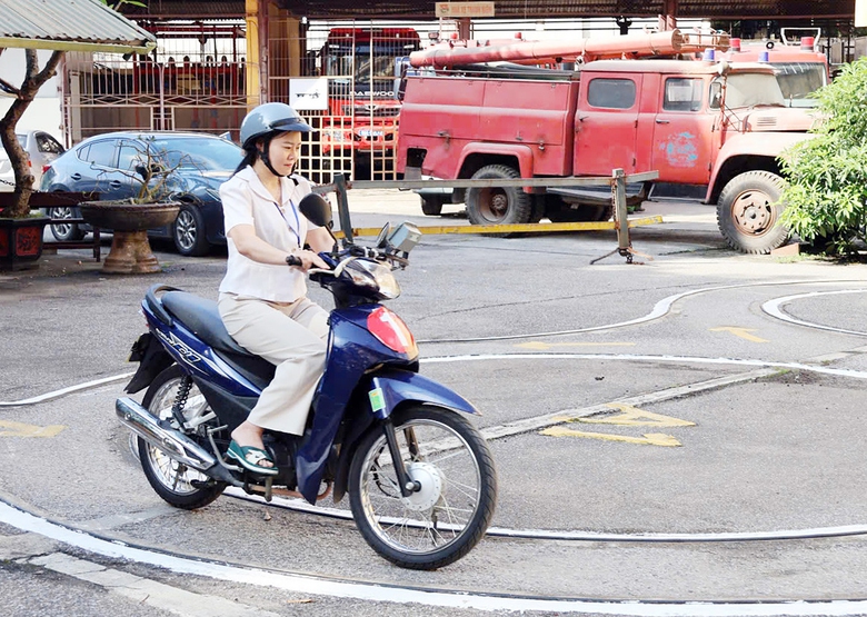 Có nên tăng độ khó sát hạch, cấp bằng lái xe máy?- Ảnh 1. Có nên tăng độ khó sát hạch, cấp bằng lái xe máy?- Ảnh 1.