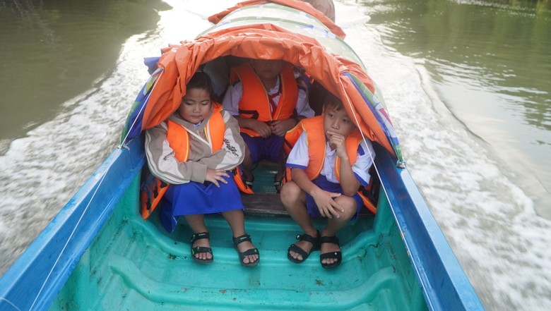 C&agrave; Mau: Bồi dưỡng kỹ năng tham gia giao th&ocirc;ng đường thủy cho trẻ em, ngăn ngừa đuối nước- Ảnh 3.