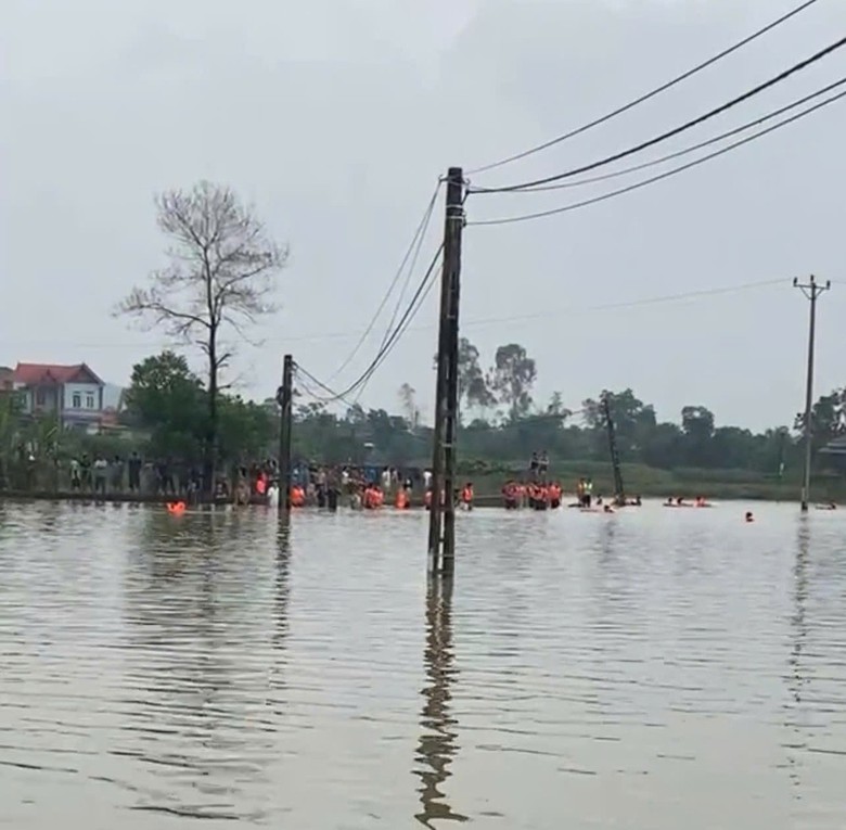 Truy tặng bằng khen cho người tử vong khi cứu 3 ch&aacute;u nhỏ bị nước cuốn ở Th&aacute;i Nguy&ecirc;n- Ảnh 1.